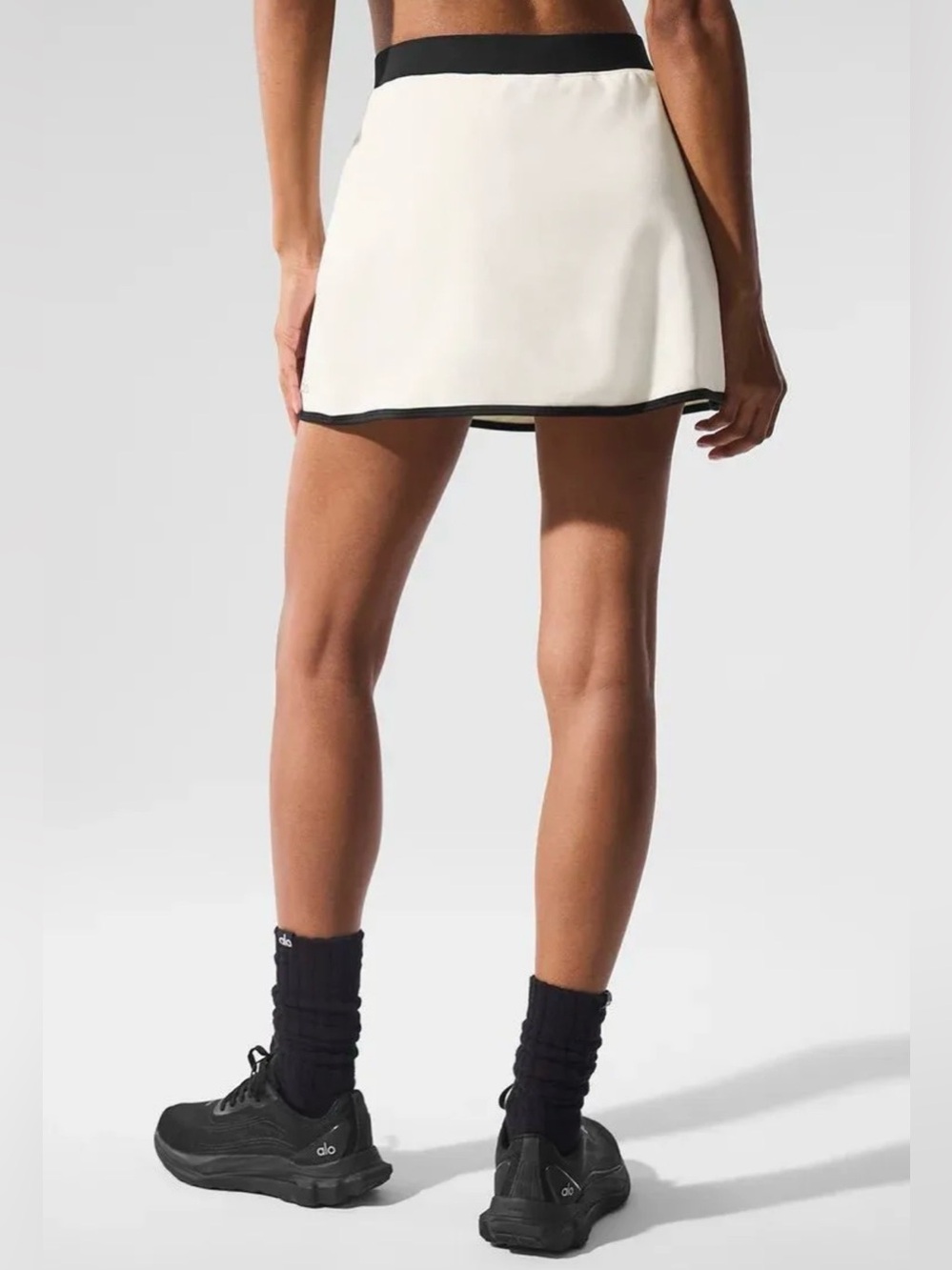 Alo Yoga Airbrush Streamlined Skirt Ivory/Black - Picture 5 of 13
